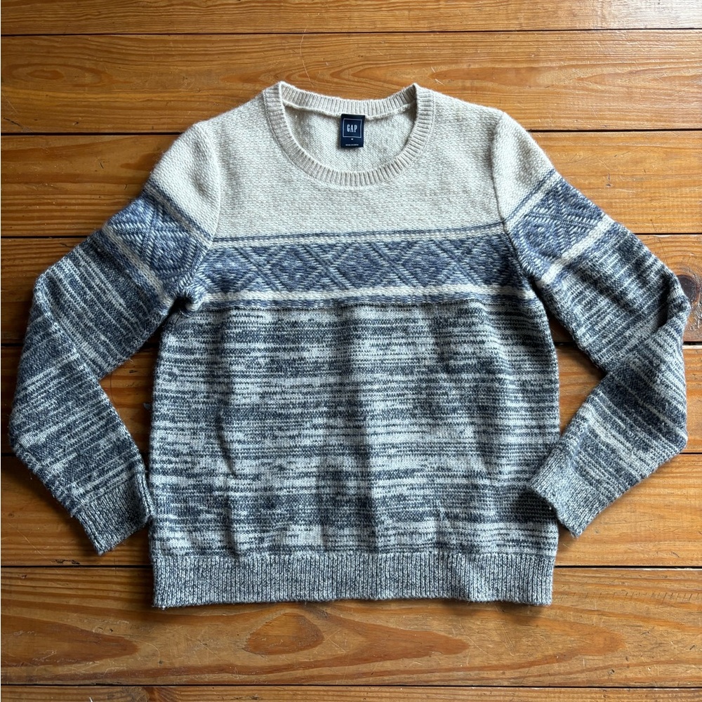 (642) GAP SWEATER